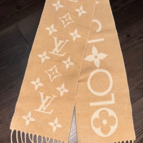 Louis Vuitton scarf - Picture 1 of 2